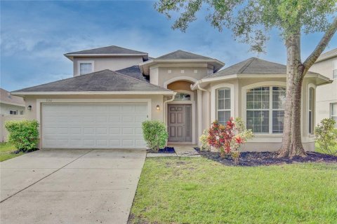 House in Land O' Lakes, Florida 4 bedrooms, 242.01 sq.m. № 1380764 - photo 1