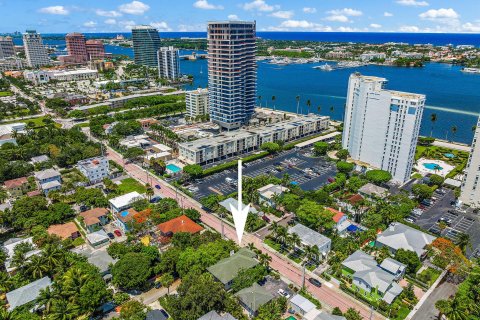 Villa ou maison à vendre à West Palm Beach, Floride: 5 chambres, 401.43 m2 № 1075923 - photo 1