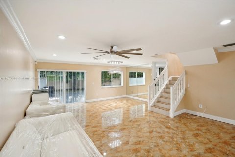 House in Pembroke Pines, Florida 4 bedrooms, 211.45 sq.m. № 1396925 - photo 8