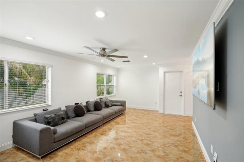 House in Pembroke Pines, Florida 4 bedrooms, 211.45 sq.m. № 1396925 - photo 17