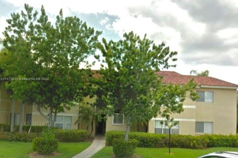 Condo in Sunrise, Florida, 2 bedrooms  № 1396923 - photo 1