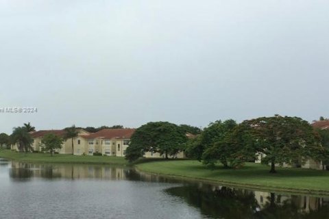 Condo in Sunrise, Florida, 2 bedrooms  № 1396923 - photo 2