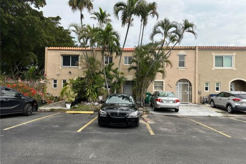 Купить таунхаус в Майами-Гарденс, Флорида 2 спальни, 103.12м2, № 1054093 - фото 1