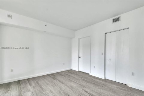 Condo in Miami, Florida, 2 bedrooms  № 1384098 - photo 6