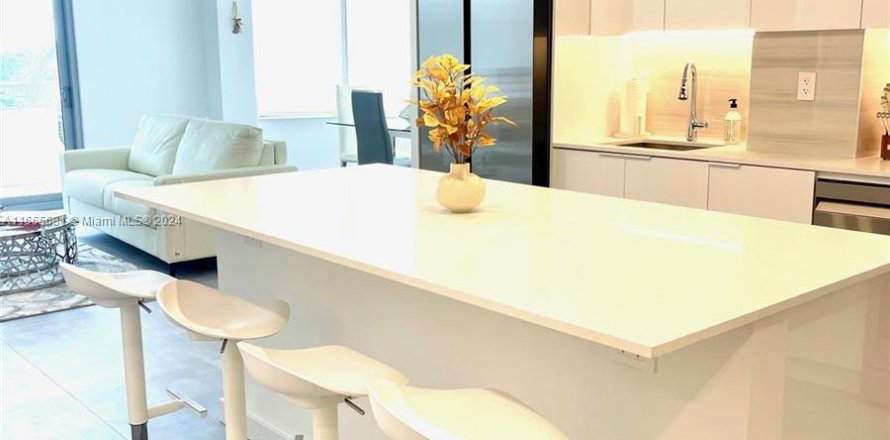 Condo in Miami Beach, Florida, 1 bedroom  № 1384097