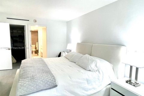 Condo in Miami Beach, Florida, 1 bedroom  № 1384097 - photo 6