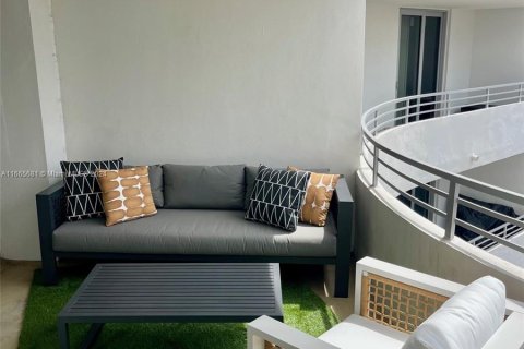 Condo in Miami Beach, Florida, 1 bedroom  № 1384097 - photo 11