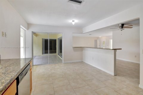 Villa ou maison à vendre à Pembroke Pines, Floride: 3 chambres, 150.78 m2 № 1396715 - photo 14