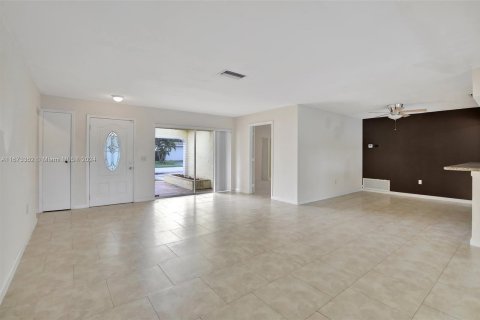 Villa ou maison à vendre à Pembroke Pines, Floride: 3 chambres, 150.78 m2 № 1396715 - photo 15