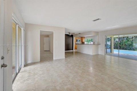 Villa ou maison à vendre à Pembroke Pines, Floride: 3 chambres, 150.78 m2 № 1396715 - photo 6