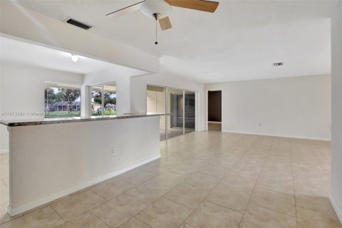 Villa ou maison à vendre à Pembroke Pines, Floride: 3 chambres, 150.78 m2 № 1396715 - photo 12