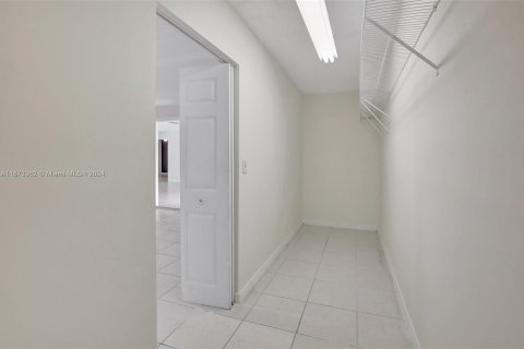 Villa ou maison à vendre à Pembroke Pines, Floride: 3 chambres, 150.78 m2 № 1396715 - photo 24