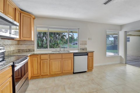 Villa ou maison à vendre à Pembroke Pines, Floride: 3 chambres, 150.78 m2 № 1396715 - photo 10