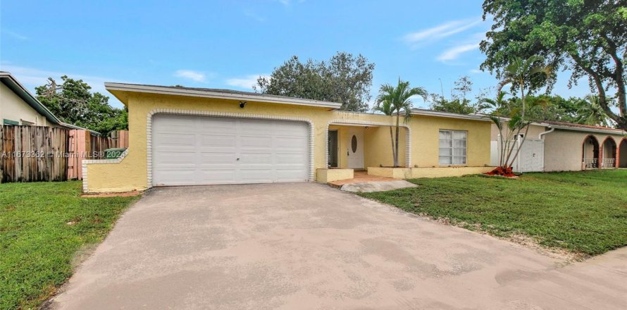 Villa ou maison à Pembroke Pines, Floride 3 chambres, 150.78 m2 № 1396715