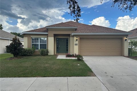 Villa ou maison à louer à Ocala, Floride: 4 chambres, 180.6 m2 № 1346828 - photo 1