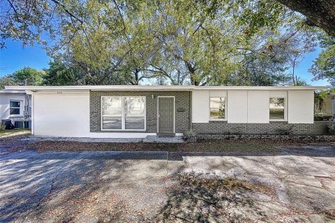 Villa ou maison à louer à Orlando, Floride: 4 chambres, 124.86 m2 № 1346789 - photo 1