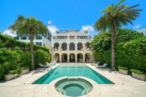 Casa en venta en Miami Beach, Florida, 8 dormitorios, 600.24 m2 № 1293952 - foto 2