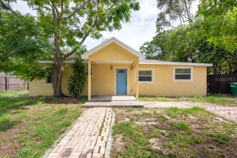 House in Tampa, Florida 3 bedrooms, 113.43 sq.m. № 1253239 - photo 1