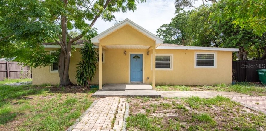 House in Tampa, Florida 3 bedrooms, 113.43 sq.m. № 1253239