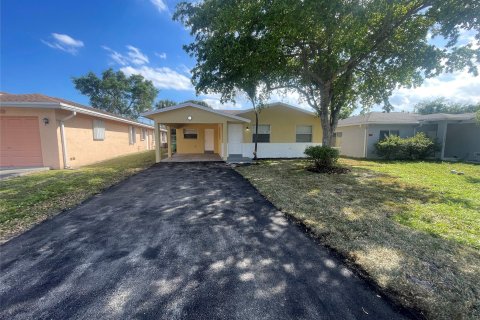 House in Fort Lauderdale, Florida 4 bedrooms, 126.16 sq.m. № 1074977 - photo 1