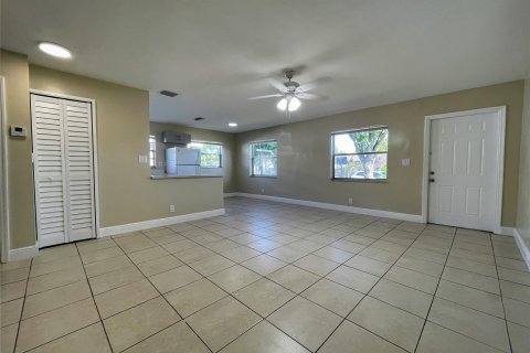 House in Fort Lauderdale, Florida 4 bedrooms, 126.16 sq.m. № 1074977 - photo 24