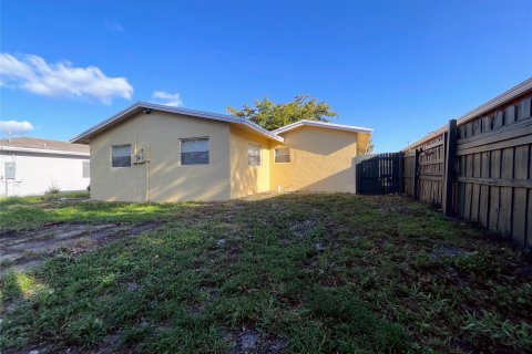 Villa ou maison à vendre à Fort Lauderdale, Floride: 4 chambres, 126.16 m2 № 1074977 - photo 3