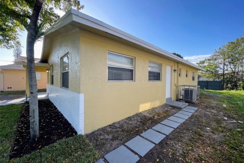 House in Fort Lauderdale, Florida 4 bedrooms, 126.16 sq.m. № 1074977 - photo 5