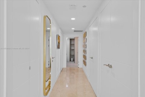 Condo in Miami Beach, Florida, 3 bedrooms  № 1398405 - photo 19