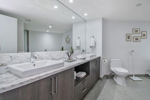 Condo in Miami, Florida, 2 bedrooms  № 1027106 - photo 28