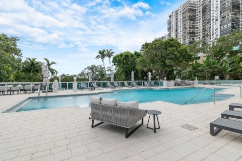 Condo in Miami, Florida, 2 bedrooms  № 1027106 - photo 8