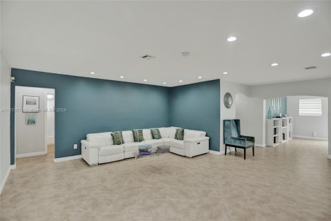 House in North Miami Beach, Florida 4 bedrooms, 207.17 sq.m. № 1397021 - photo 6