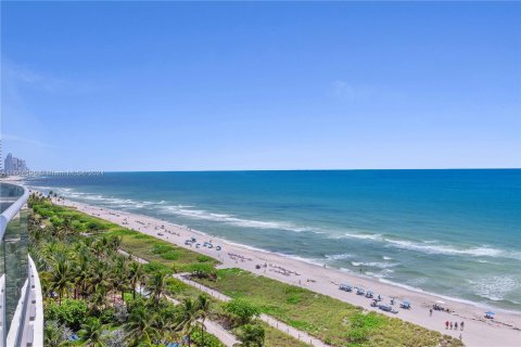 Condo in Surfside, Florida, 4 bedrooms  № 1385669 - photo 3