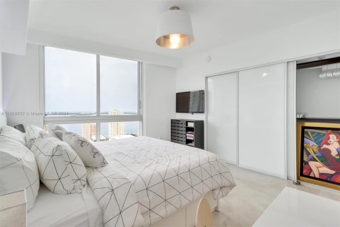 Condo in Miami, Florida, 3 bedrooms  № 1385635 - photo 25