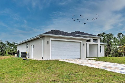 House in Lehigh Acres, Florida 3 bedrooms, 159.23 sq.m. № 1031103 - photo 7