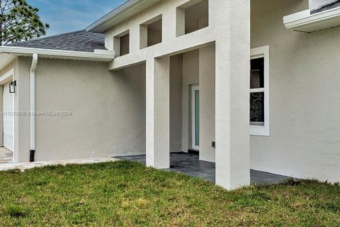 House in Lehigh Acres, Florida 3 bedrooms, 159.23 sq.m. № 1031103 - photo 9
