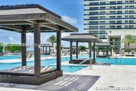 Condominio en alquiler en Hallandale Beach, Florida, 3 dormitorios, 145.95 m2 № 1060389 - foto 23