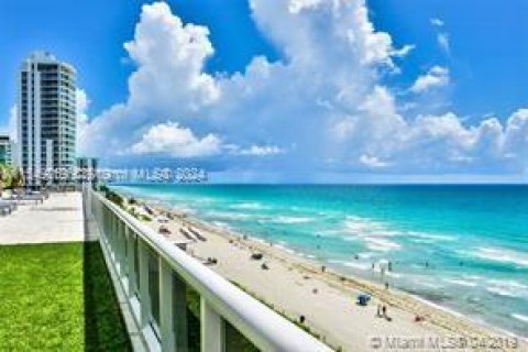 Condominio en alquiler en Hallandale Beach, Florida, 3 dormitorios, 145.95 m2 № 1060389 - foto 24