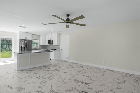 House in Edgewater, Florida 3 bedrooms, 109.25 sq.m. № 1052794 - photo 10