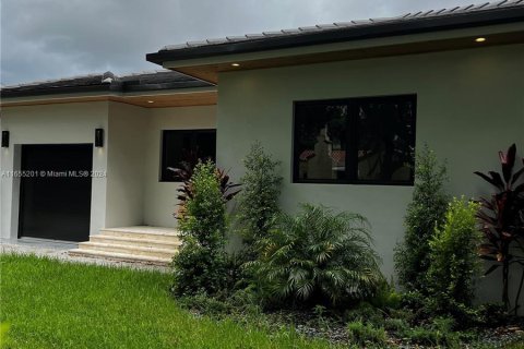 Casa en venta en Coral Gables, Florida, 3 dormitorios, 151.9 m2 № 1352105 - foto 2