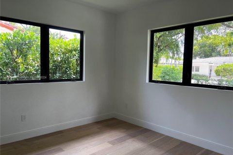 House in Coral Gables, Florida 3 bedrooms, 151.9 sq.m. № 1352105 - photo 20