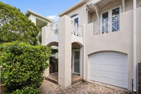 Townhouse in Miami, Florida 3 bedrooms, 183.2 sq.m. № 1240816 - photo 1