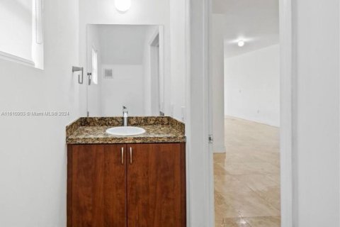 Townhouse in Miami, Florida 3 bedrooms, 183.2 sq.m. № 1240816 - photo 15