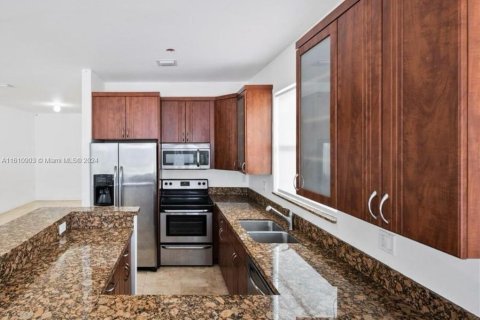 Adosado en venta en Miami, Florida, 3 dormitorios, 183.2 m2 № 1240816 - foto 11