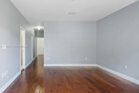 Adosado en venta en Miami, Florida, 3 dormitorios, 183.2 m2 № 1240816 - foto 29