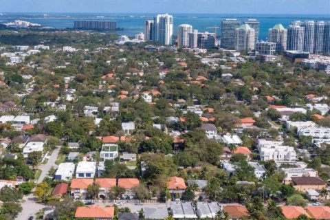 Adosado en venta en Miami, Florida, 3 dormitorios, 183.2 m2 № 1240816 - foto 5