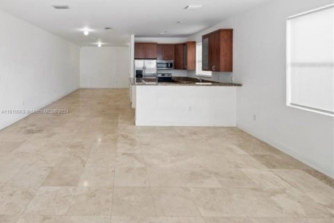 Townhouse in Miami, Florida 3 bedrooms, 183.2 sq.m. № 1240816 - photo 12