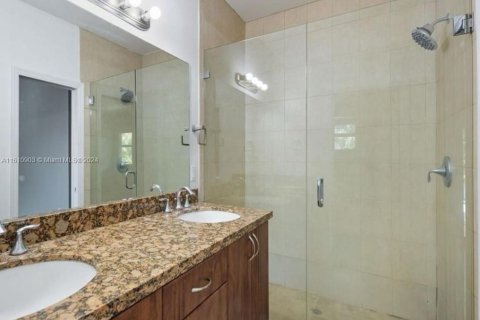 Adosado en venta en Miami, Florida, 3 dormitorios, 183.2 m2 № 1240816 - foto 27