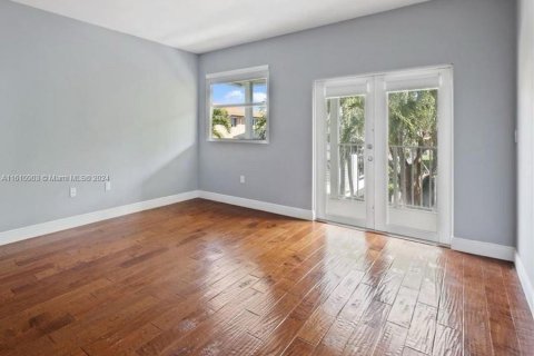 Townhouse in Miami, Florida 3 bedrooms, 183.2 sq.m. № 1240816 - photo 25