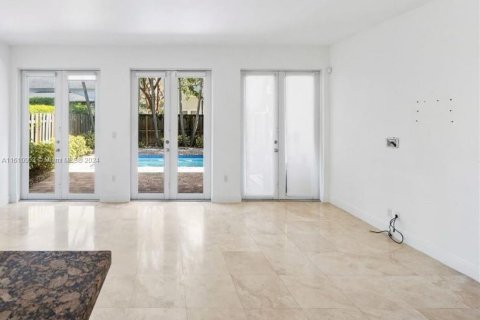 Adosado en venta en Miami, Florida, 3 dormitorios, 183.2 m2 № 1240816 - foto 13