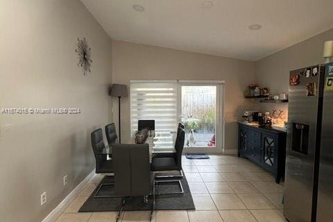 House in Miami, Florida 3 bedrooms, 130.62 sq.m. № 1396988 - photo 5